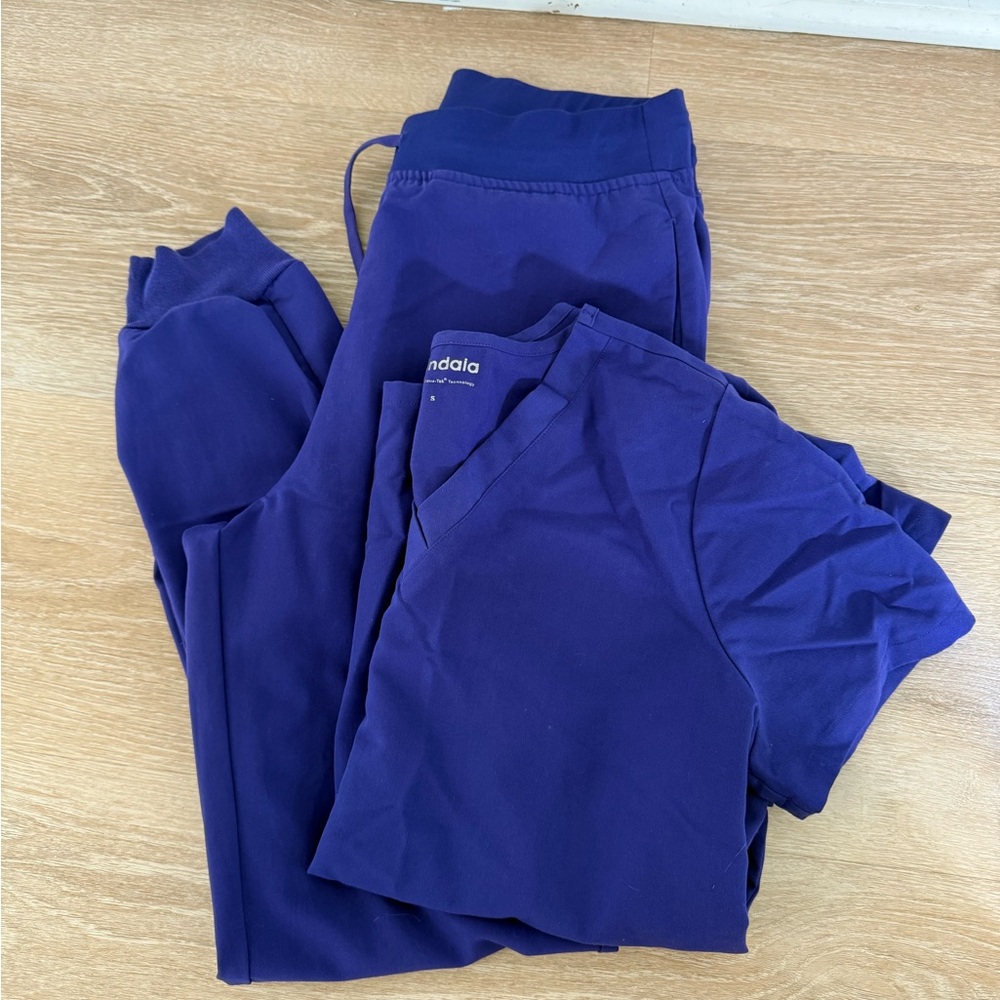 Mandala scrub set purple with joggers
